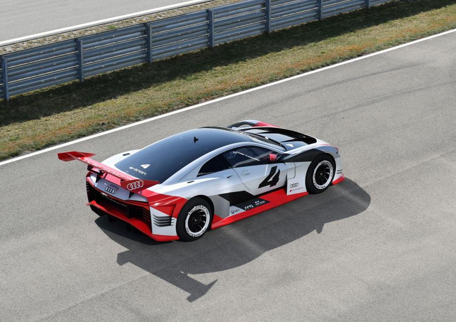  Audi e-tron Vision Gran Turismo 2018 года  (фото 10 из 22)
